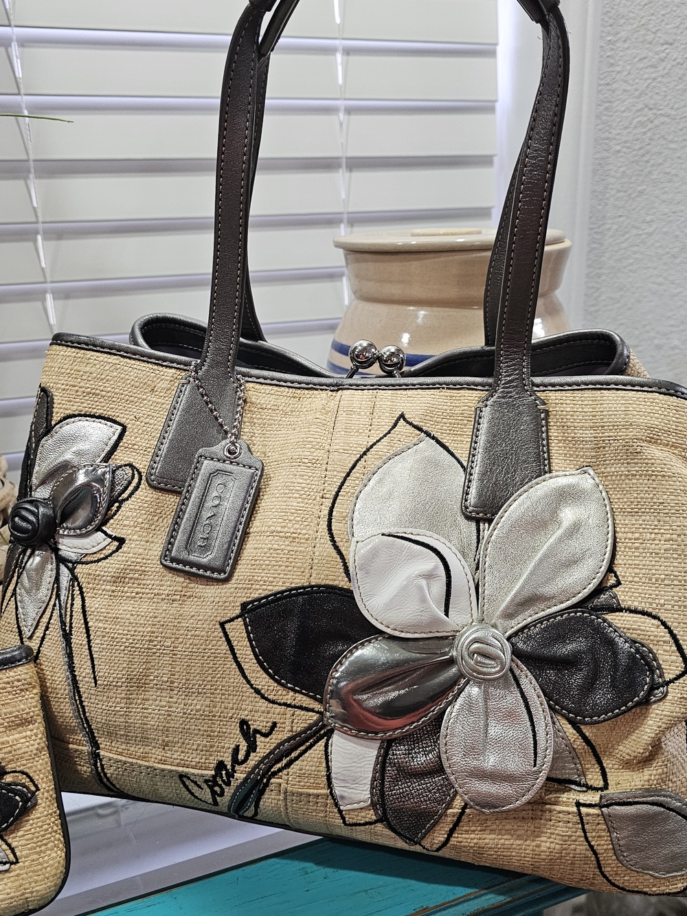 Coach Raffia Floral Appliqué Tote Bag, Lavender Lining Includes Wallet Pre Owned - Picture 3 of 14